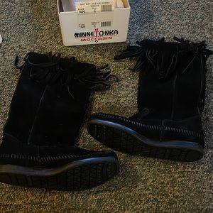Brand new Minnetonka moccasins size 6